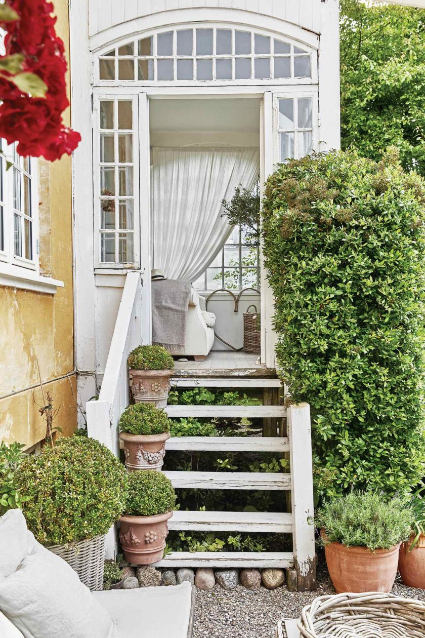 Skandynawski dom i pełne kwiatów atelier Anny Blincoe