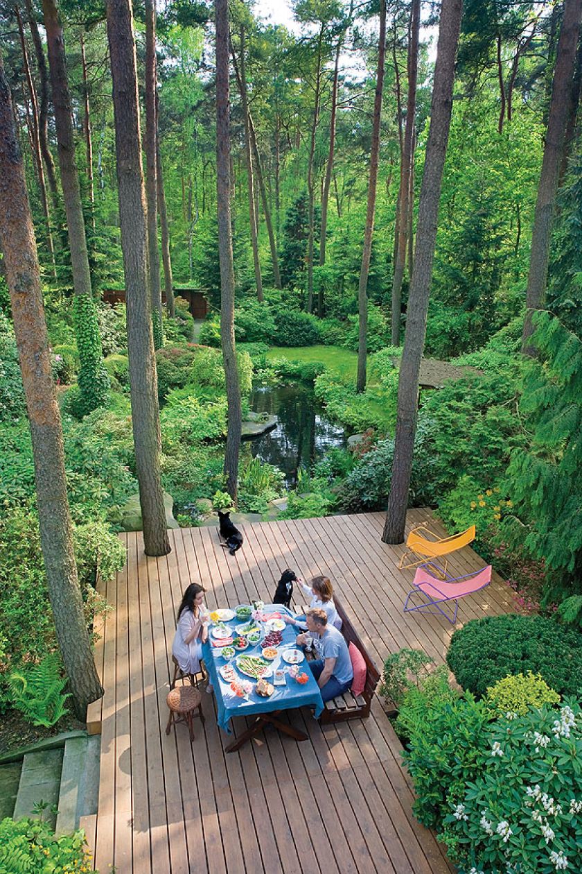 Właścicielka ogrodu często zaprasza przyjaciół.