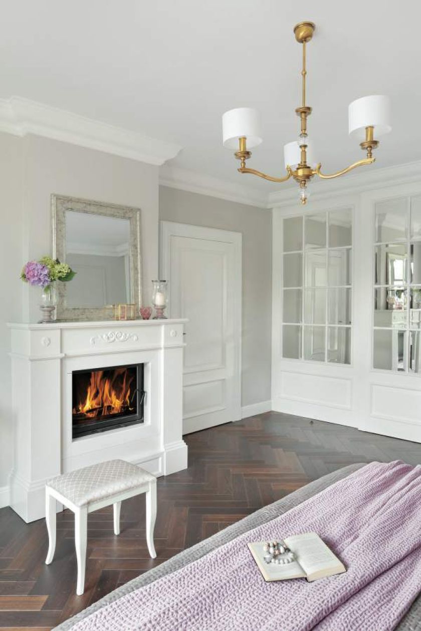 We wnętrzach dominuje tak ceniony teraz modern classic, inspirowany stylem amerykańskich rezydencji. Do tego nuty