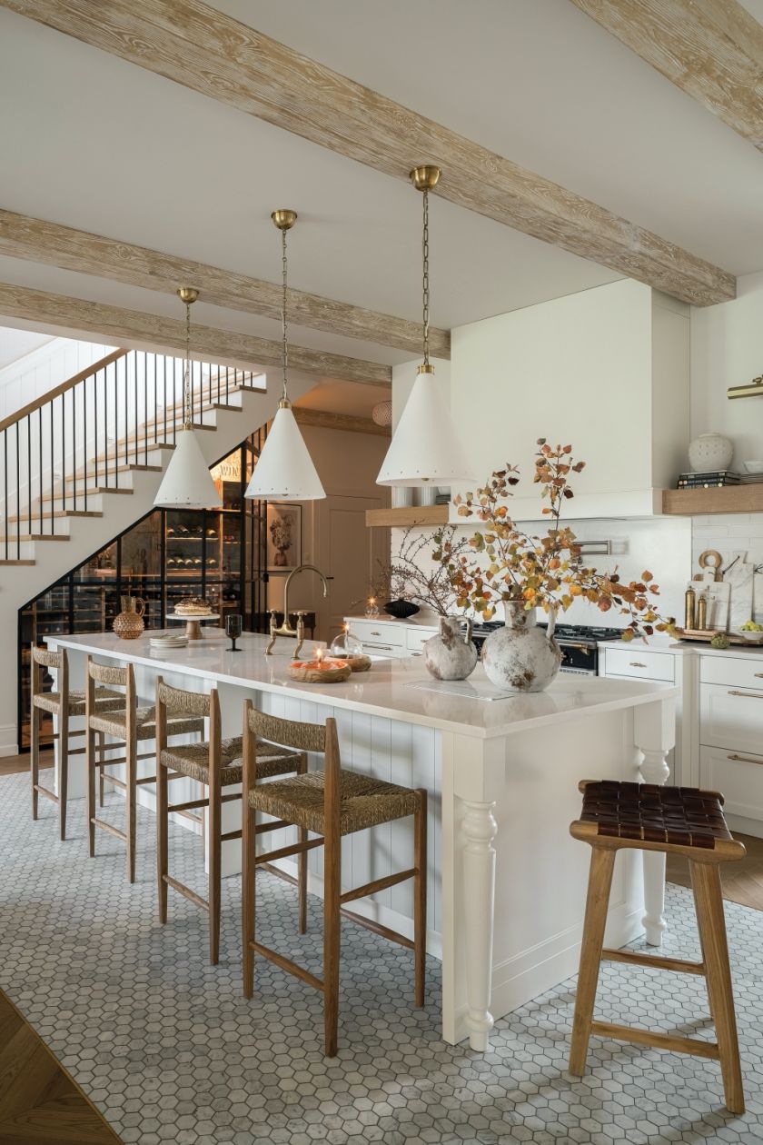 kuchnia z wyspą w stylu farmhouse