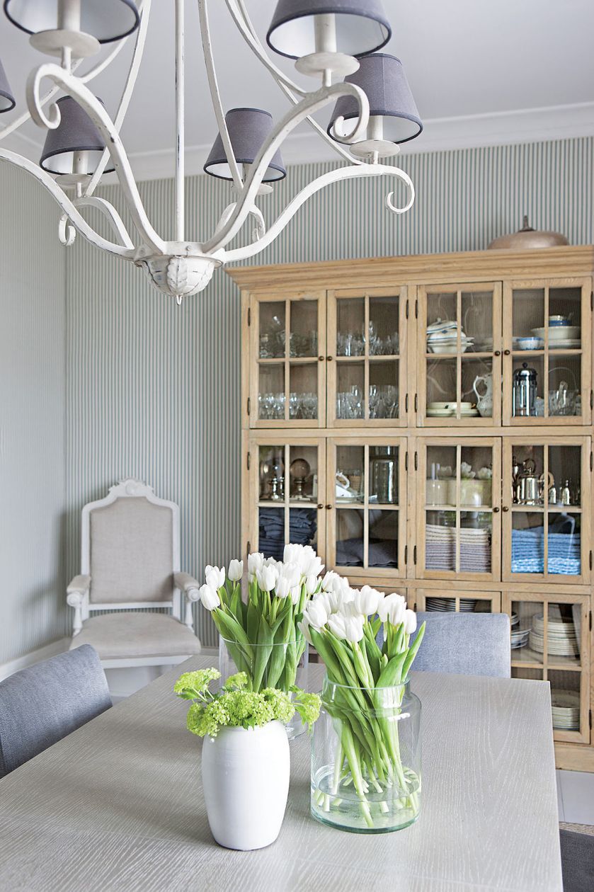 Wszędzie ulubione kolory właścicielki: od stalowoszarego po ciemny błękit, od delikatnego piaskowego po szary.