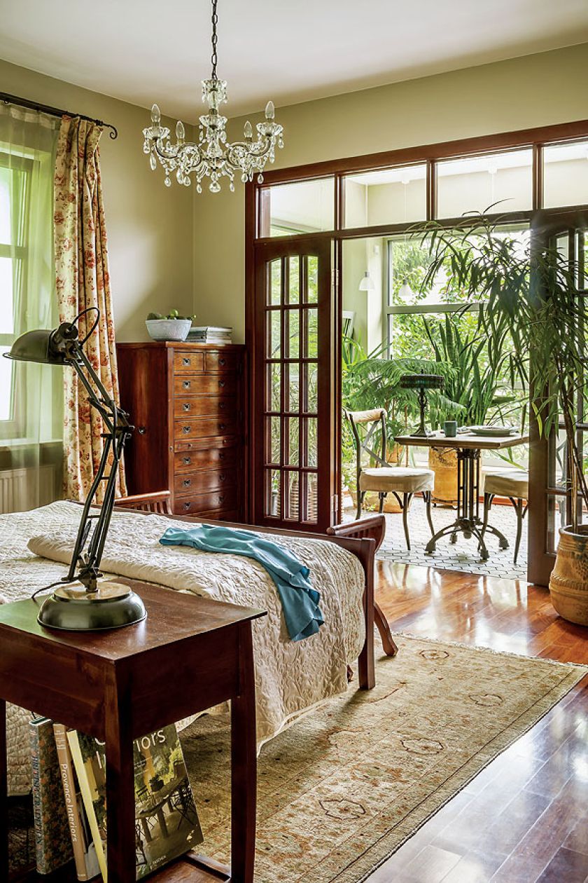 Wyrafinowana i jednocześnie nowoczesna - klasyka, czerpiąca garściami z antycznych wzorów, malowideł, ornamentyki pałacowej.