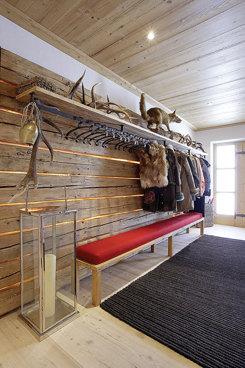 Chata w górach z meblami od projektantów