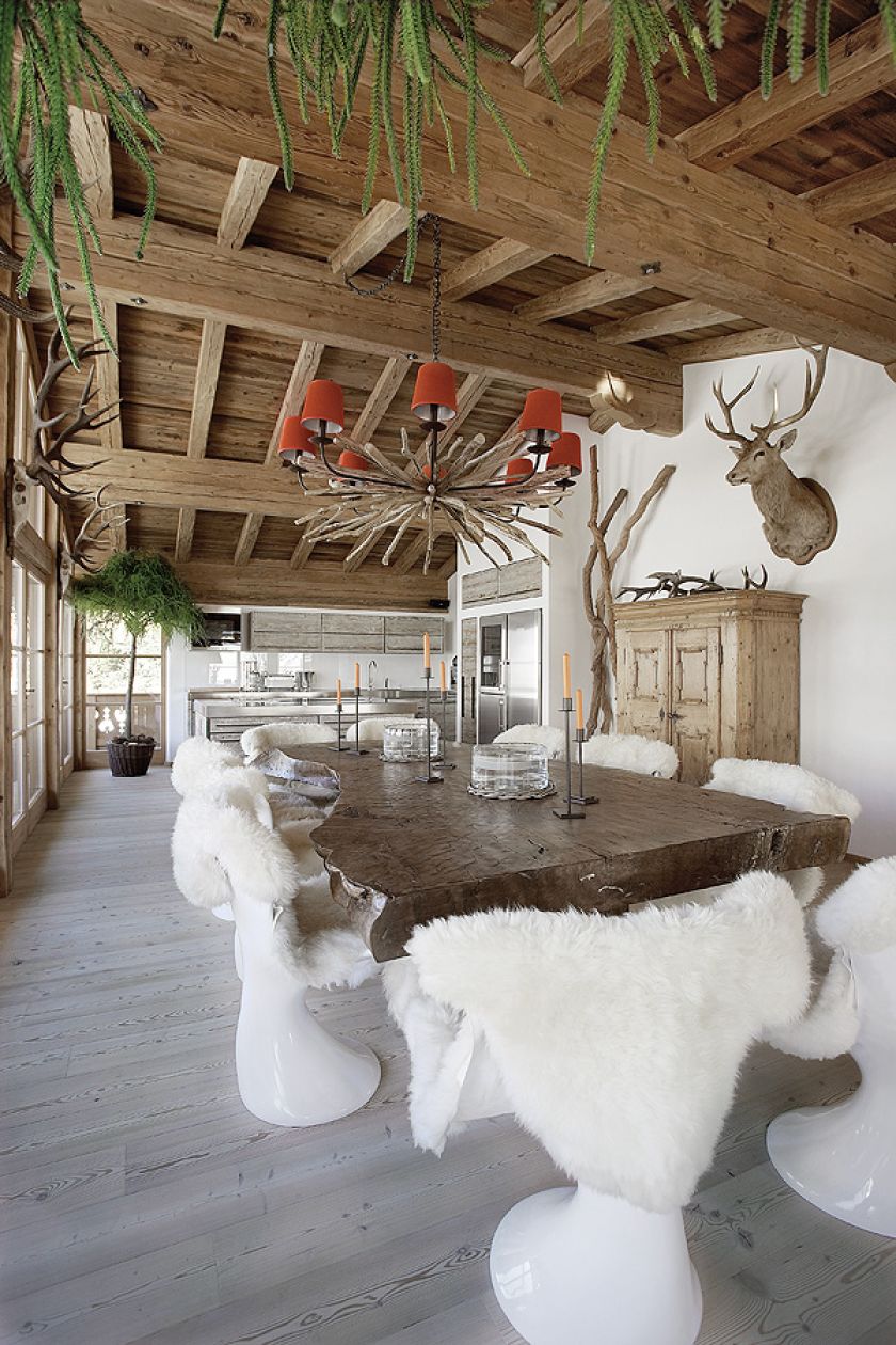 Chata w górach z meblami od projektantów