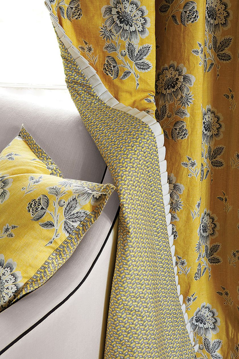 Zasłona Mirande to dwa rodzaje tkaniny, a między nimi falbanka, SANDERSON