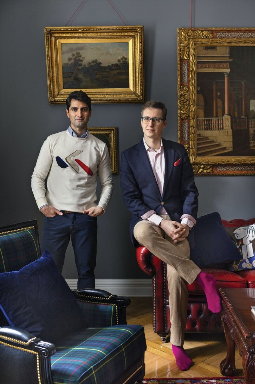 salon urządzony antykami