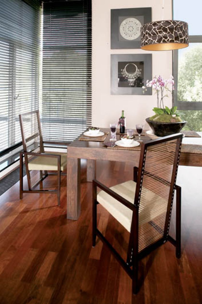 Apartament w parku nad stawem ma wszystkie zalety willi z ogrodem. Nowoczesny i wygodny.