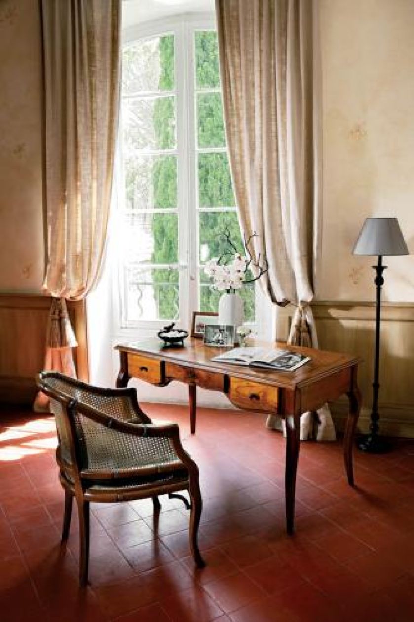 Biurko wykonane przez Josepha Grange’a, założyciela firmy. GRANGE