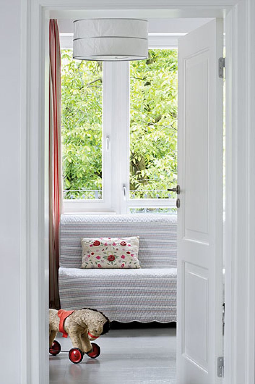 Błękitne szarości dominują w holenderskich domach, ale sprawdzają się również w Polsce.