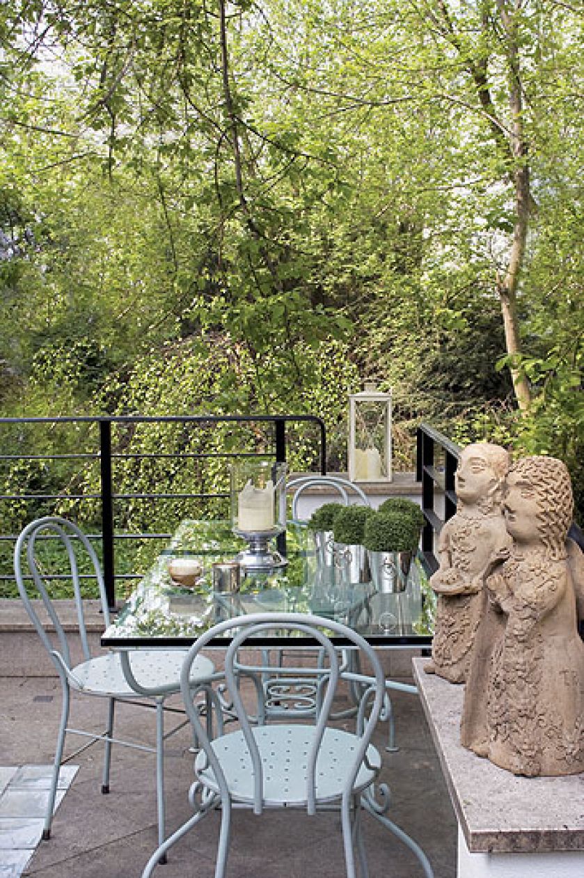 Budynek stoi na Ochocie w kolonii Lubeckiego.