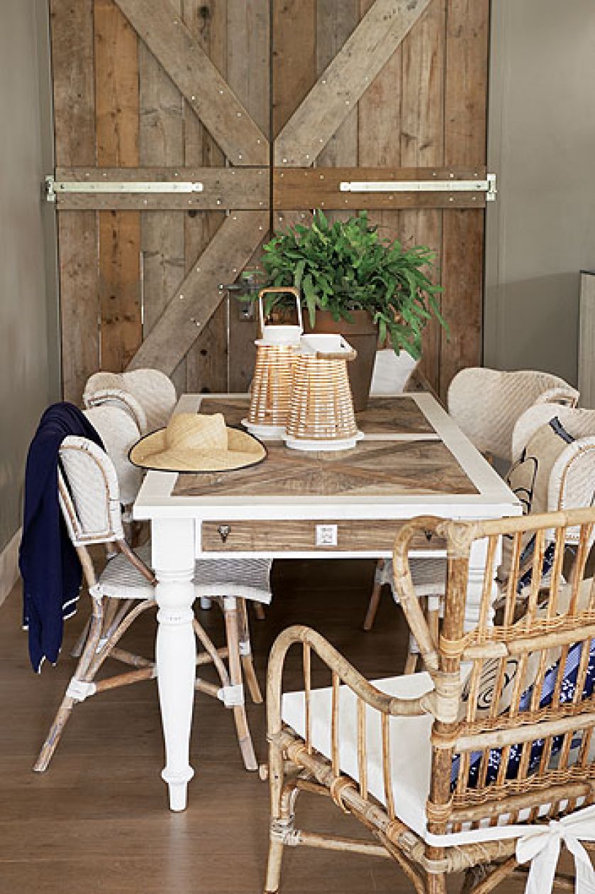 Corey Hill z wiązowym blatem, od 11 877 zł plecione krzesło Malibu za 1545 zł krzesła St. Germain