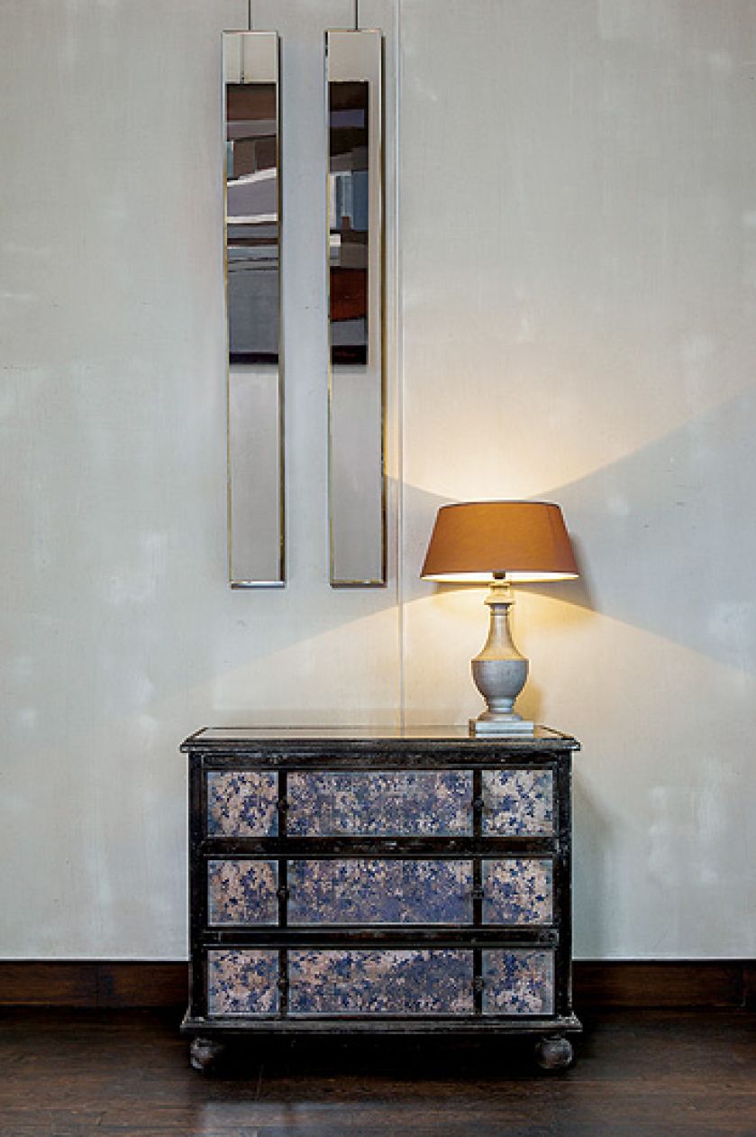 Diderot od Côté Table z podstawą z malowanego drewna i lnianym abażurem, 672 zł, mokotowska 71