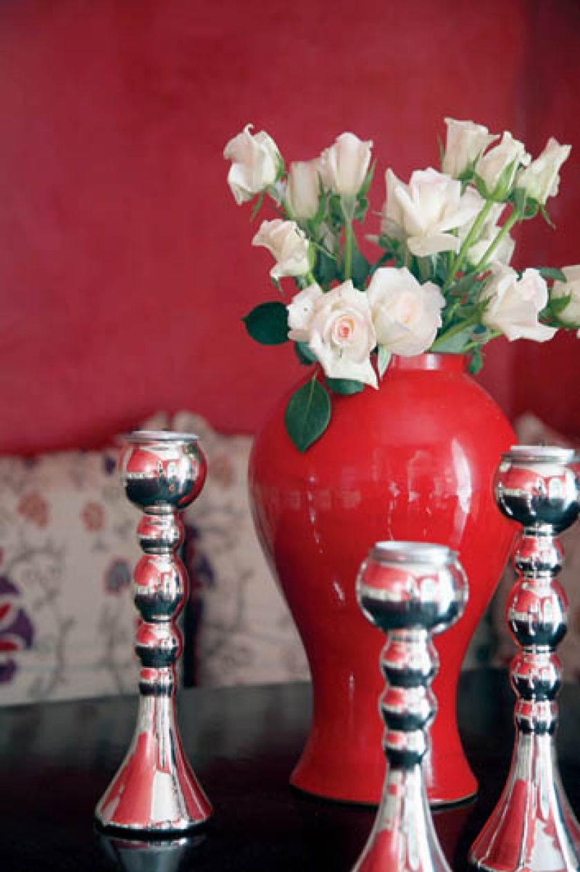 Dodatki z lokalnych sklepów. Biały dom w różowym mieście