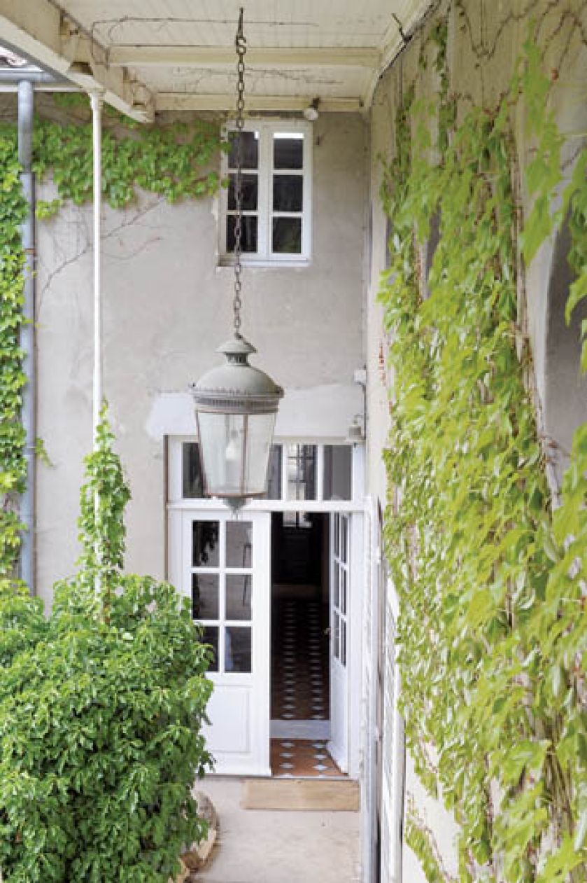 Dom Marii jest dokładnie taki, jak chciała: posiadłość z XVIII wieku, na francuskiej wsi, pod Lyonem. Pełno tu urokliwych