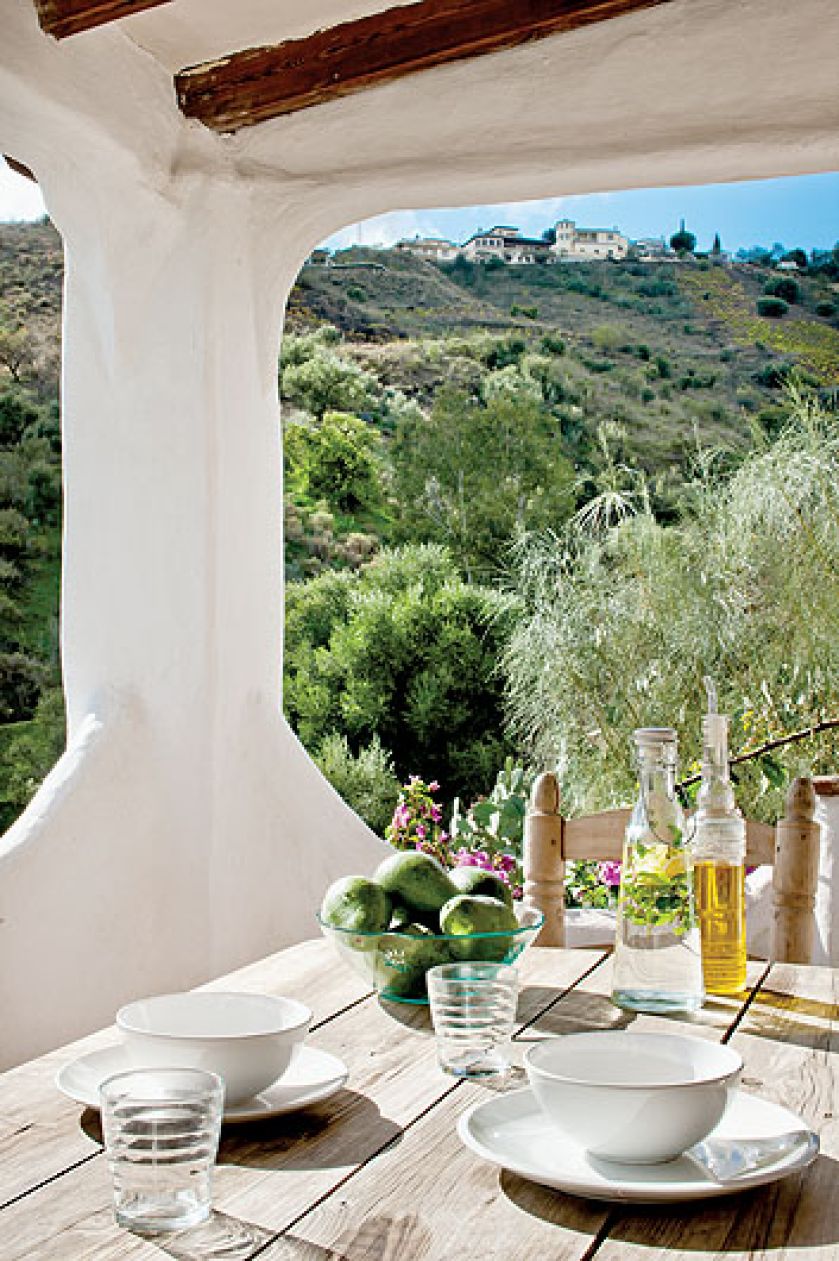 Dom odnowiony tradycyjnymi metodami przy użyciu kamieni, zaprawy i wapna.