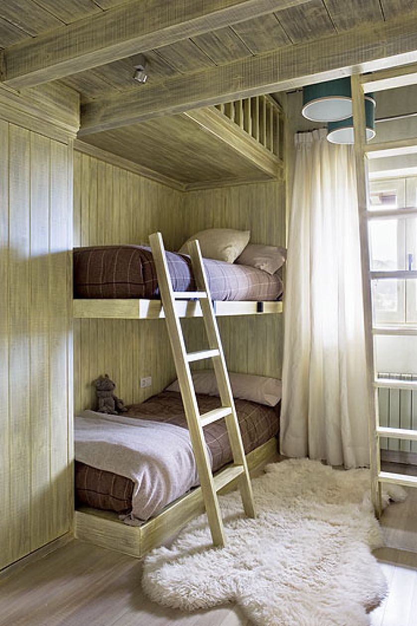 Dzieci lubią piętrowe łóżka. Dom na wzgórzach Katalonii