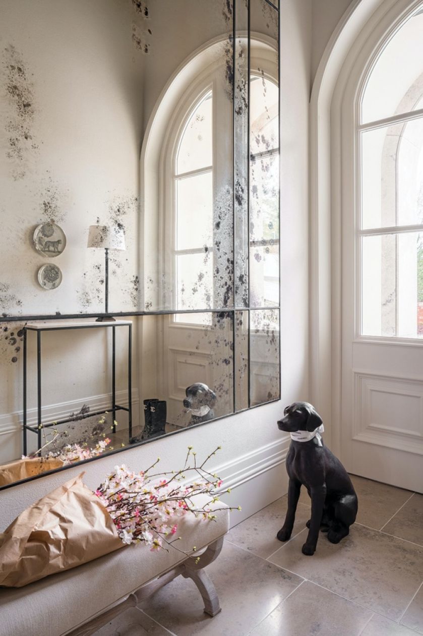 eleganckie wnętrza w bieli i drewnie