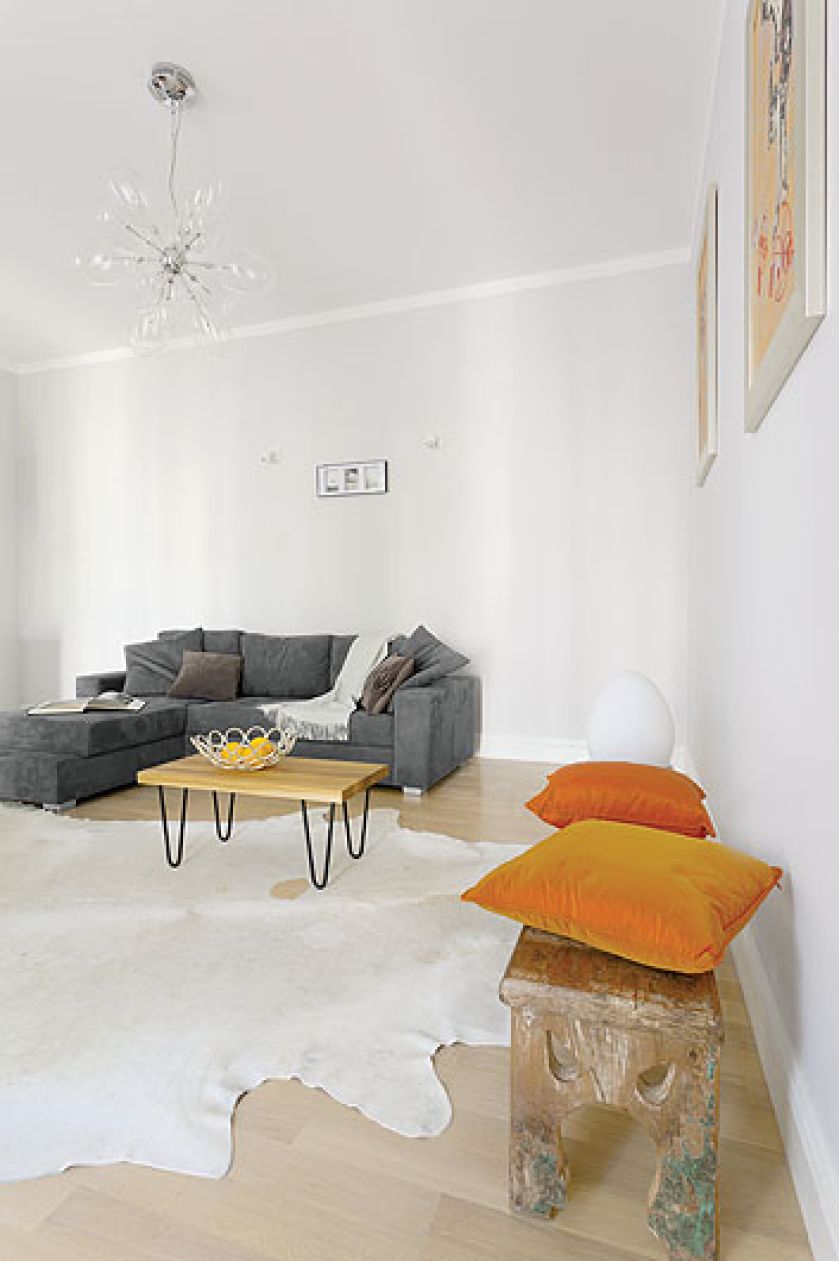 Gospodyni wybrała podłogę z bielonego, szczotkowanego dębu.