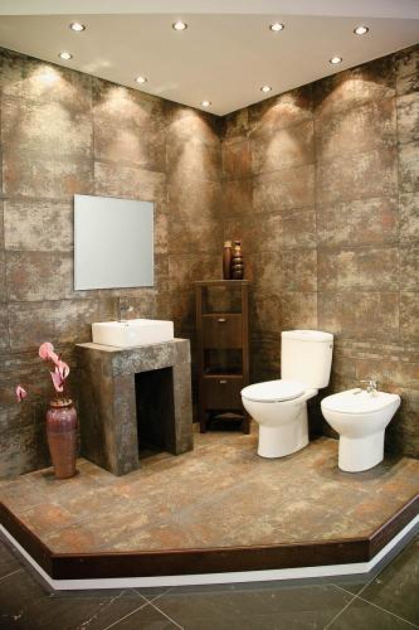 Inspiracją dla linii Inox były szczątki meteorów - szkliwione gresowe płytki mają metaliczny kolor. Płytka o wymiarach 30 x