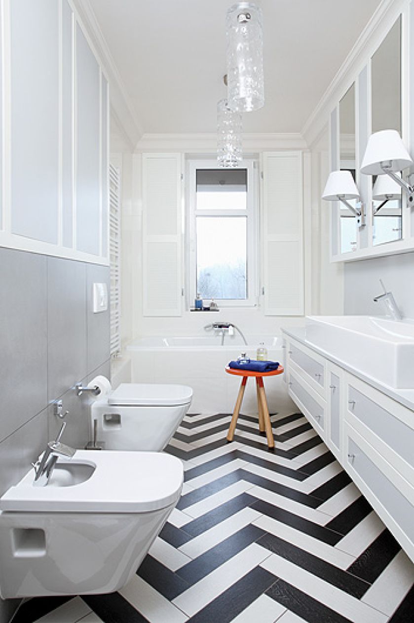 Kamienica z lat 30. Mieszkanie wykończone klasycznie, ale z dodatkiem koloru i dizajnu.