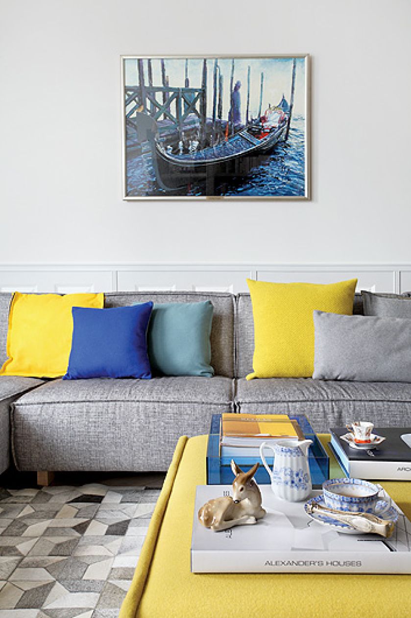 Kamienica z lat 30. Mieszkanie wykończone klasycznie, ale z dodatkiem koloru i dizajnu.