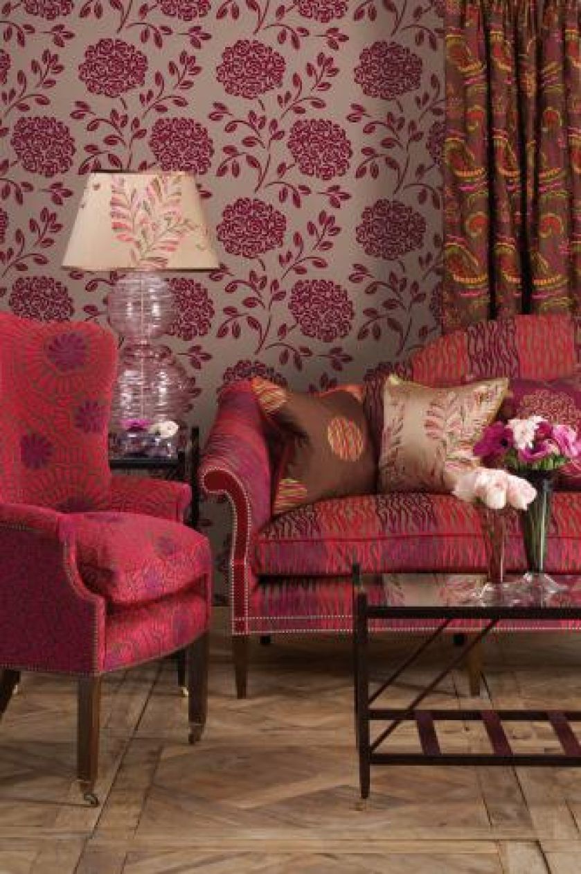 Kolekcja Williama Yeowarda. Zasłona Celestine - 713 zł/mb Obicia kanapy i fotela Valois - 560 zł/mb. DESIGNERS GUILD