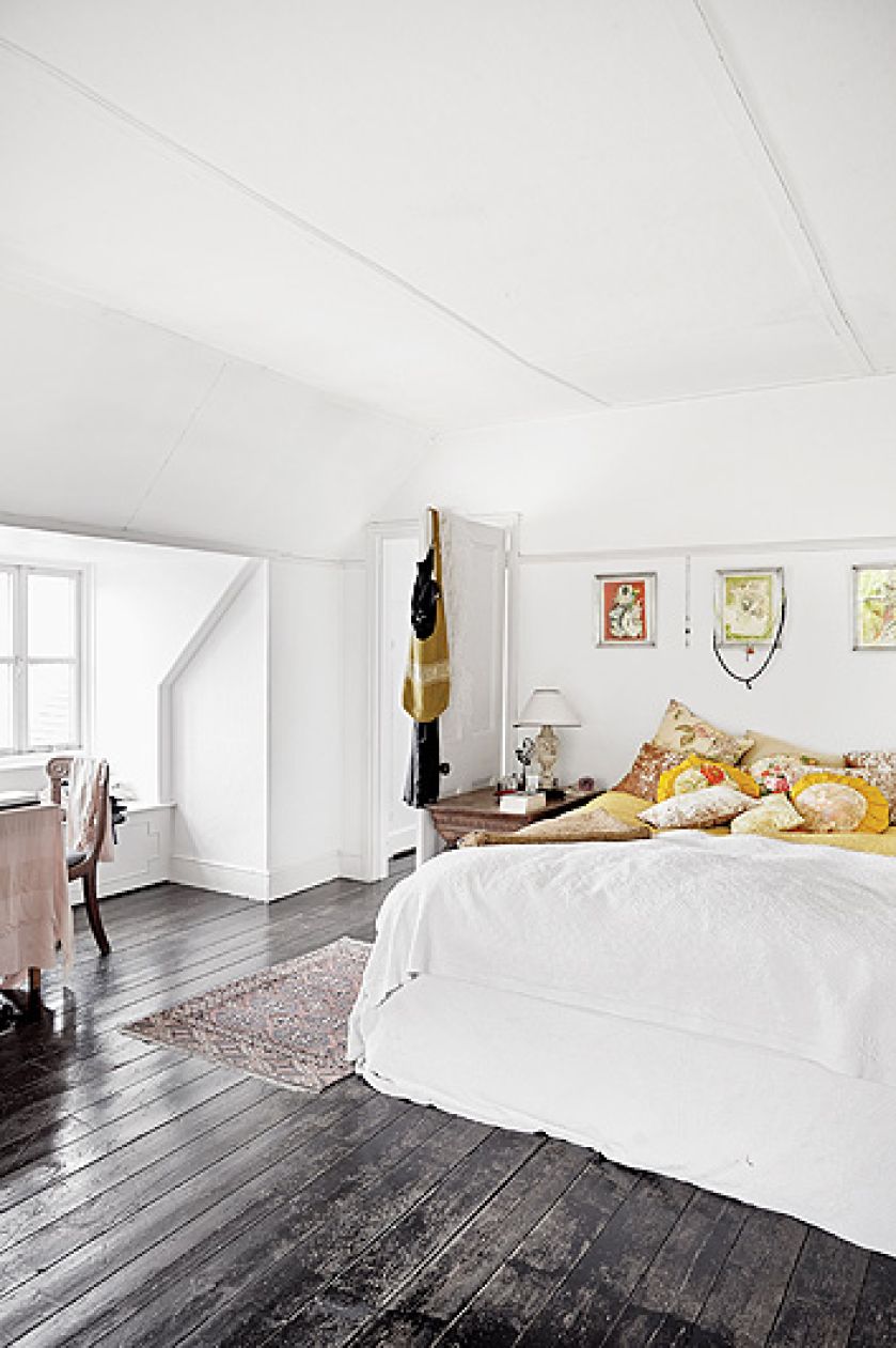 Kristine lubi perskie dywany i dywaniki. Jeden z nich położyła na podłodze w sypialni. Jedwabne francuskie poduszki kupiła na