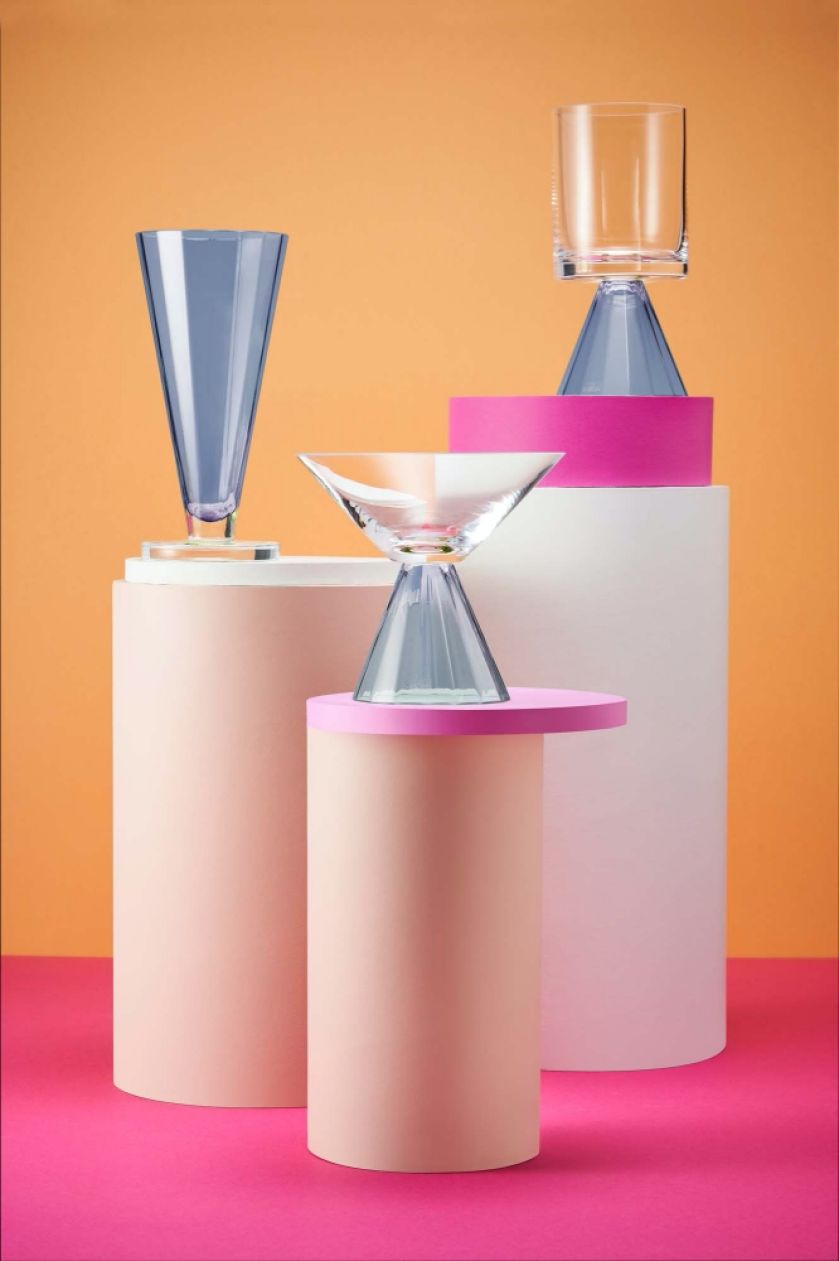 kolorowe szklanki i kieliszki do drinków