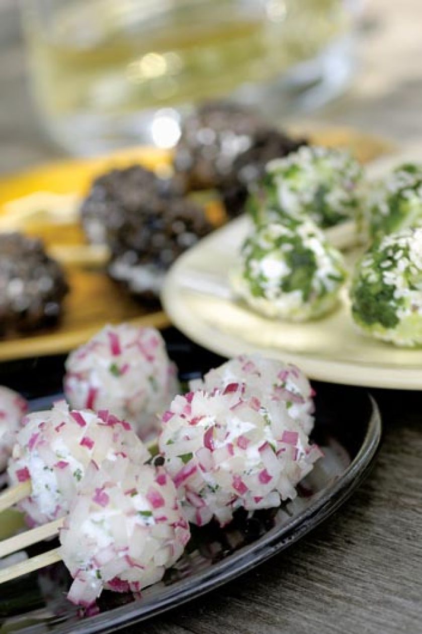 Kuleczki z koziego sera - zimna bezmięsna przekąska.