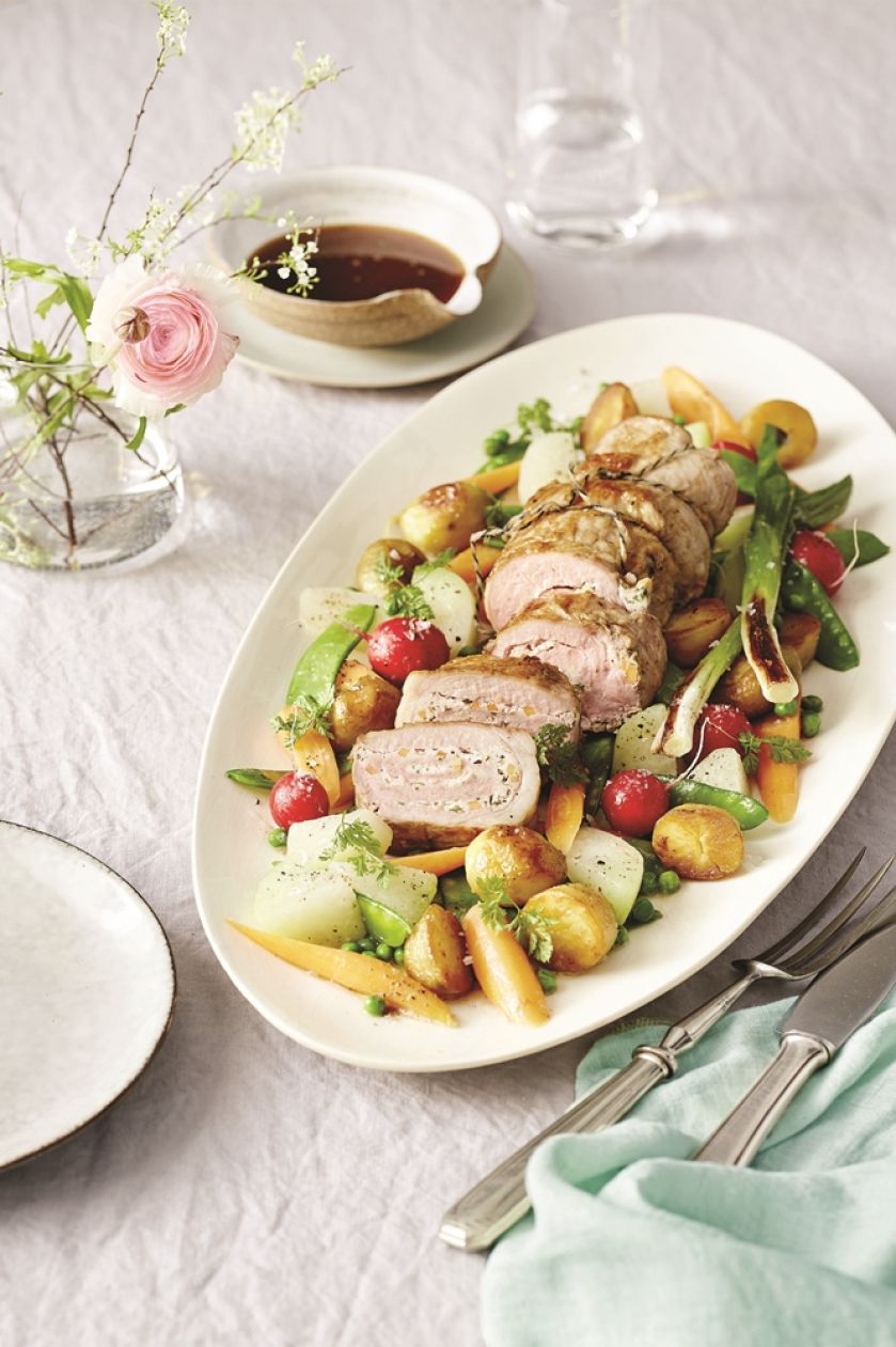 Rolada cielęca faszerowana. Wiosenne dania z twarożkiem, zieleniną i delikatnym mięsem