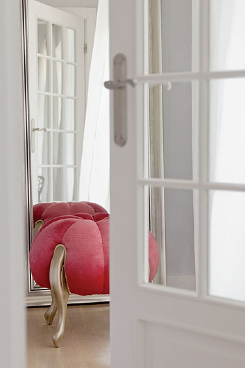 Lustro od warszawskiego rzemieslinika (Sienna 61) i śmieszny puf-dynia.