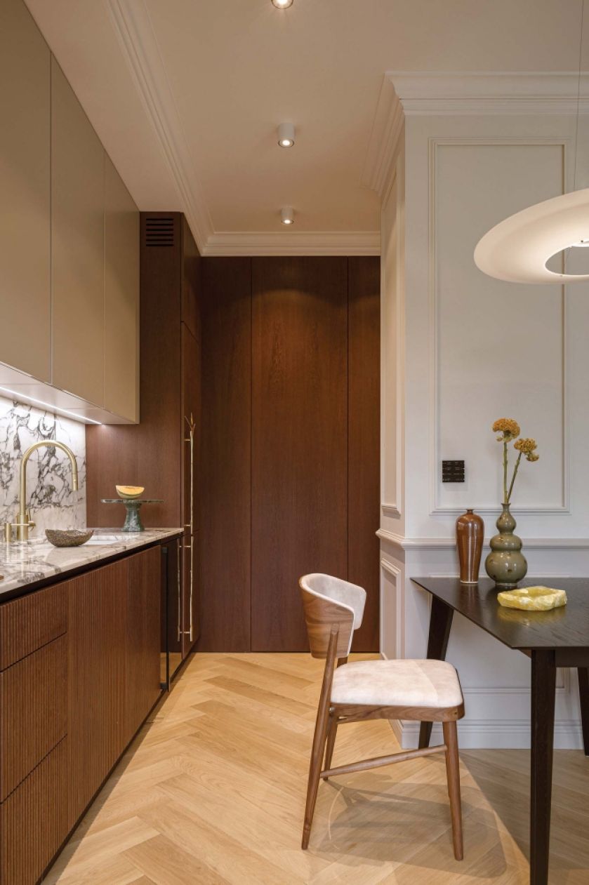 ryflowana kuchnia ciemne drewno