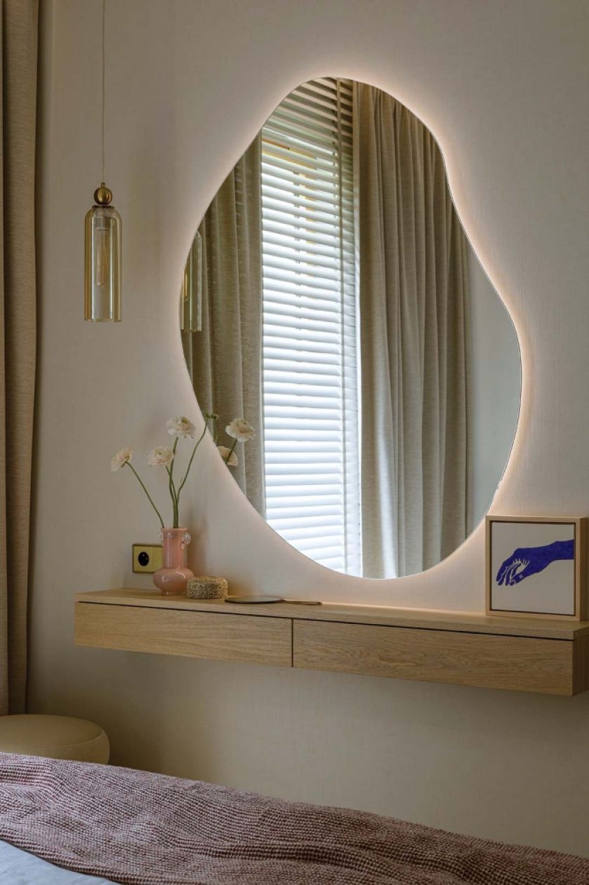 kaszmirowa sypialnia z dodatkiem drewna