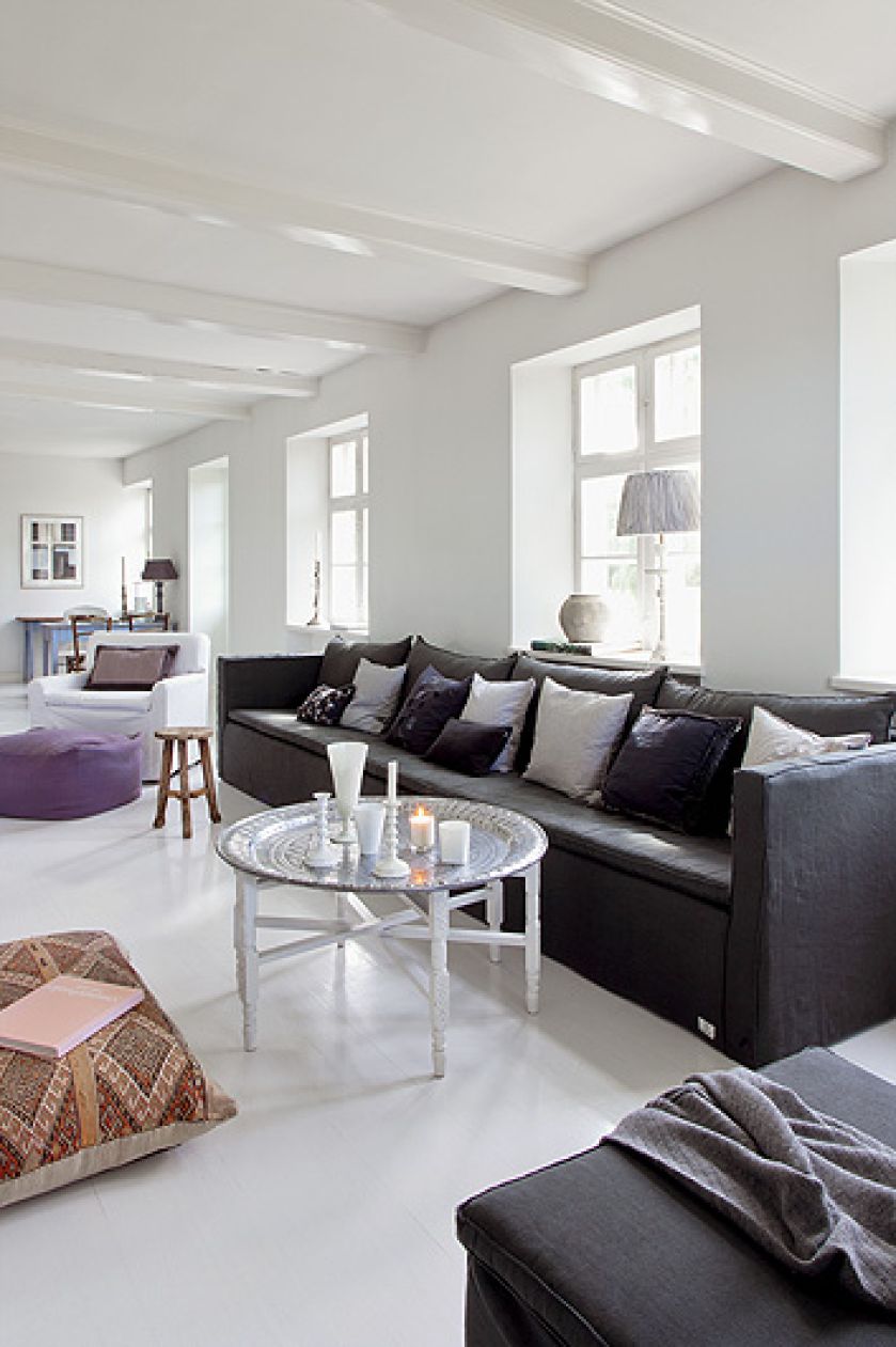 Marokański stolik - taca. Biały dom z orientalnymi dodatkami