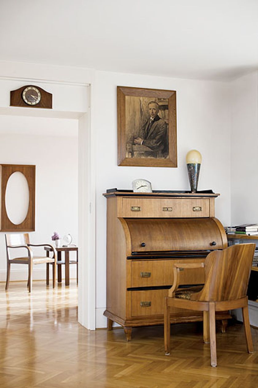 Meble z międzywojnia oraz inspirowane stylem z epoki.