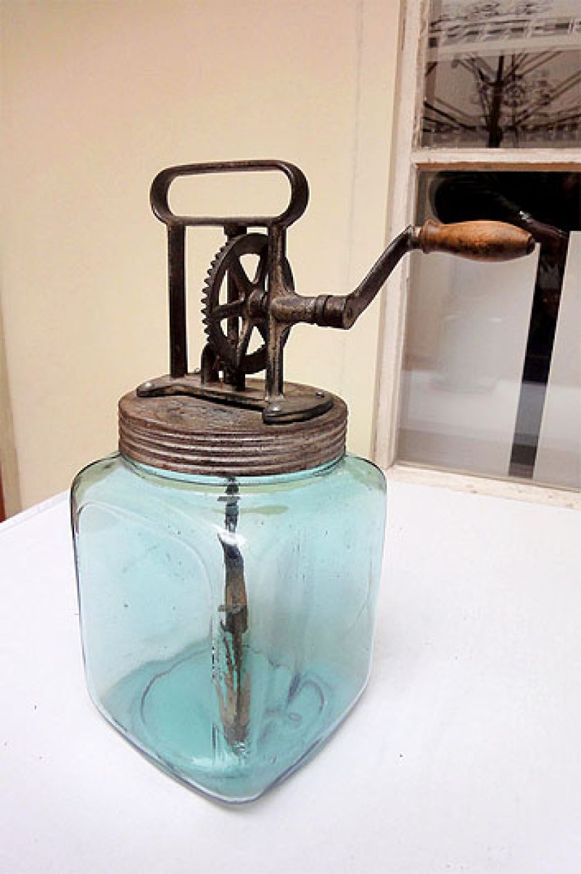 Mikser służący do ubijania masła, ok. 1900 r. www.muzeumgastronomie.cz