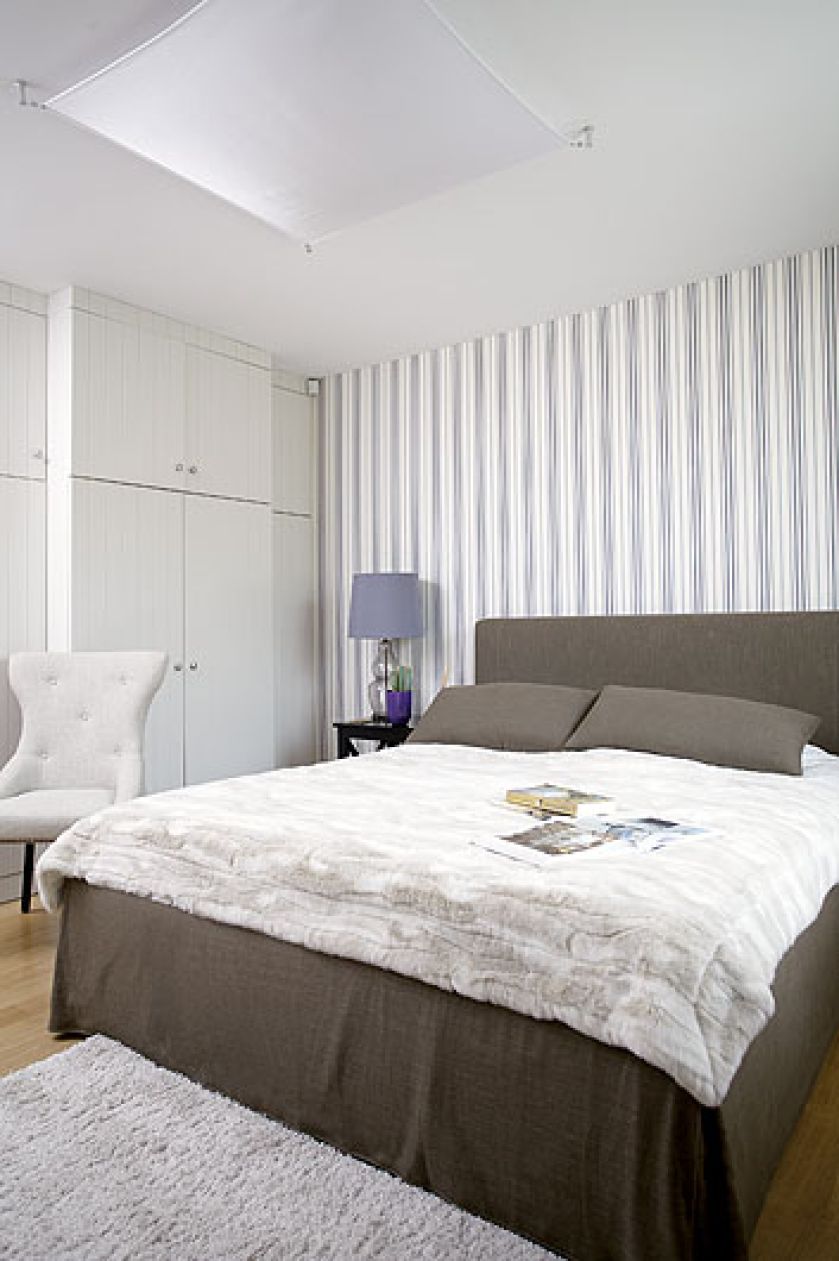 Na ścianie tapeta od Ralpha Laurena.