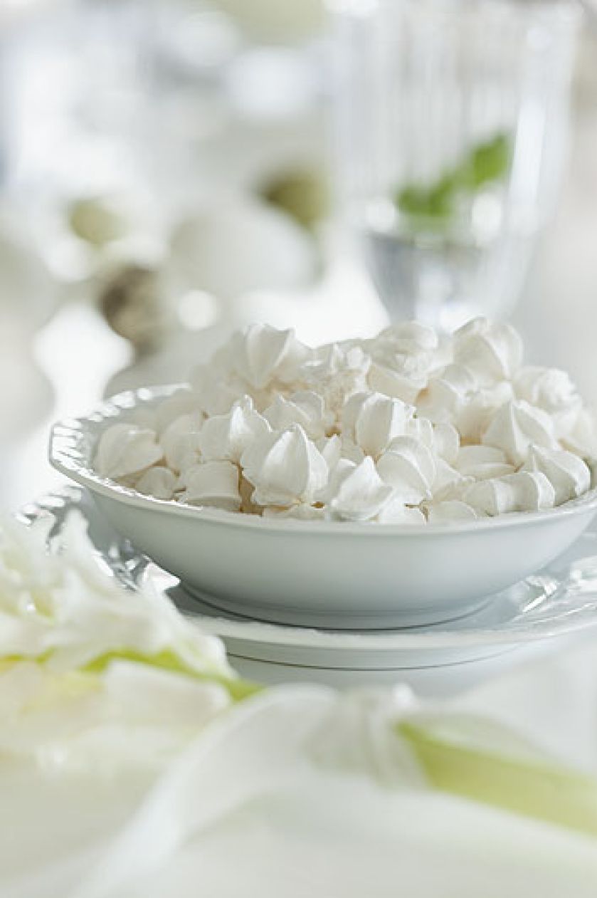 Nawet z dwójką dzieci i rozbrykanym terrierem można żyć w domu pełnym białych kanap, dywanów i szaf.