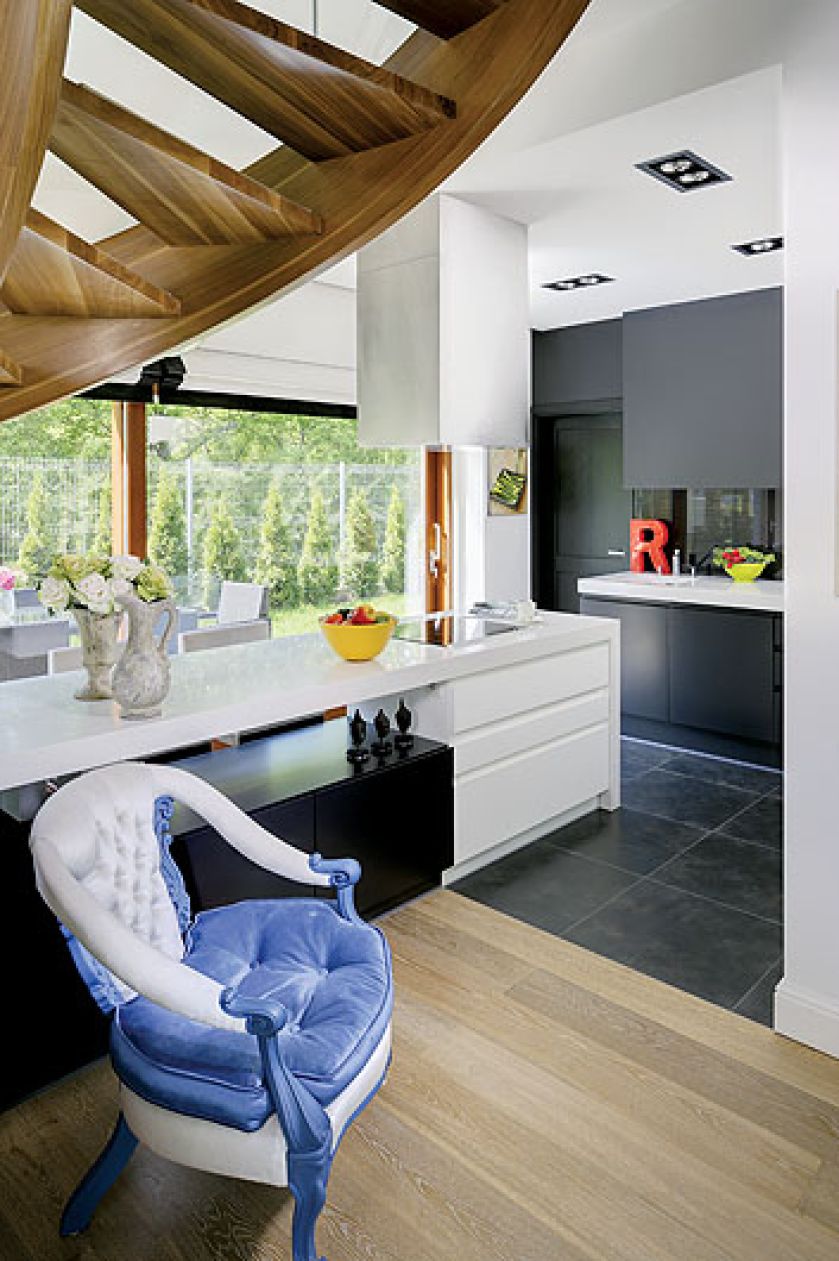 Nowoczesne wnętrze z dizajnerskimi żartami.