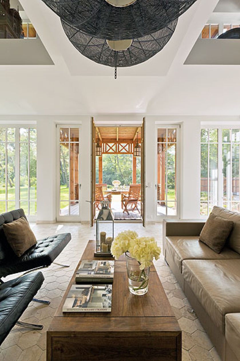 Orientalne wzory i egzotyczne drewno.