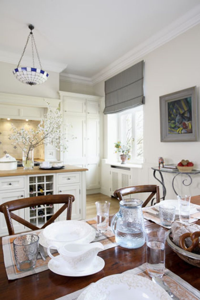 Pasją gospodyni jest m.in. międzywojenne malarstwo. Stąd w domu znajdziemy pierwszorzędną kolekcję obrazów.