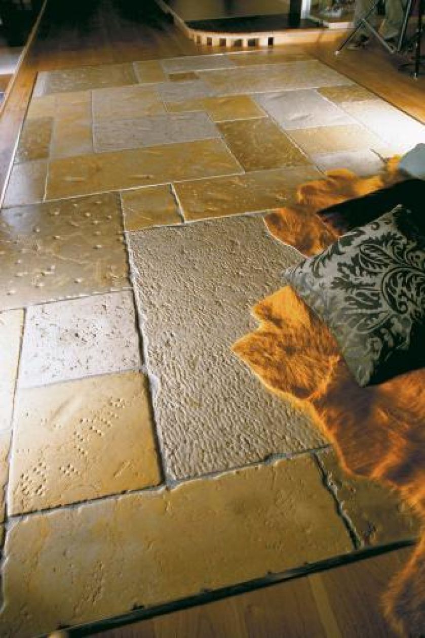 Podłoga Opus z marmuru i trawertynu. Cena – 1560 zł/m². YETI