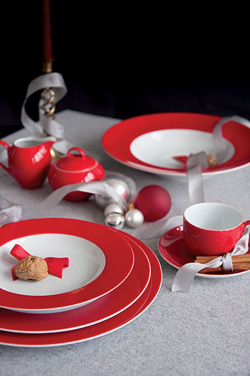 Porcelana z serii Pronto Colore marki Kahla, filiżanka – 33 zł, mlecznik – 67 zł, Czerwona Maszyna