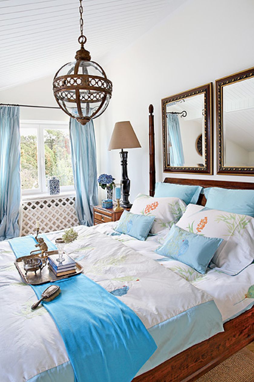 Pościel od Yves Delorme oraz skórzane komody.