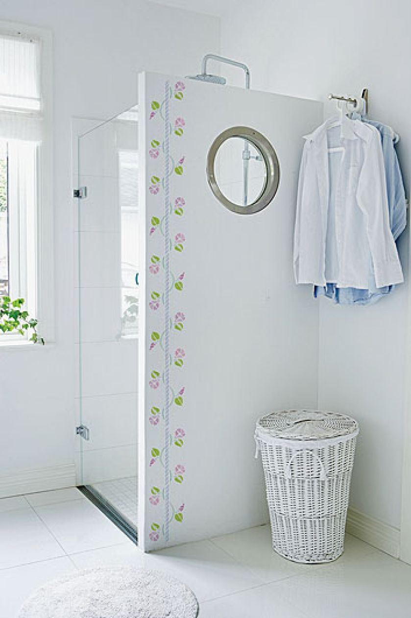 Powój rośnie szybko, pięknie pachnie i nie ma wielkich wymagań. Zarośnie bez trudu altanę i balkon, owinie warkoczami pień