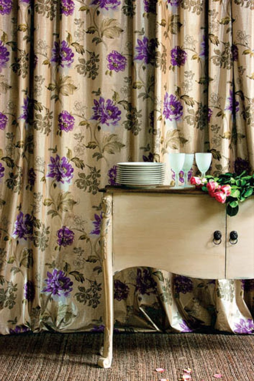 Projektanci tkanin bawią się kwietnymi wzorami. Wzory i kolory do wyboru.