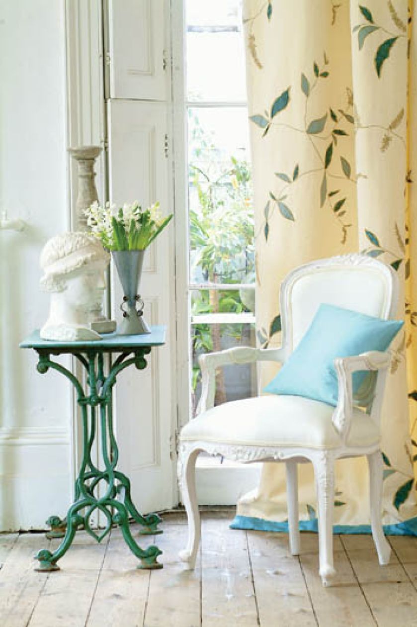 Projektanci tkanin bawią się kwietnymi wzorami. Wzory i kolory do wyboru.