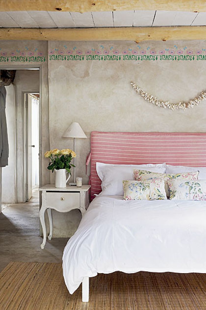 Proponujemy wersję z lekkim przymrużeniem oka – nad każdym kwiatem lata pszczoła.