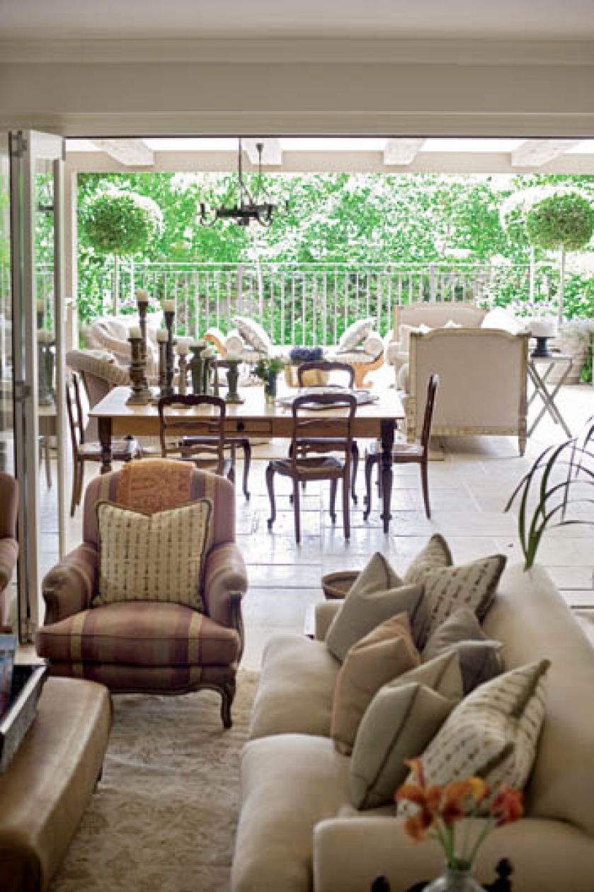 Rozpościera się z niej widok na ogród i basen, dokładnie jak we włoskich domach.