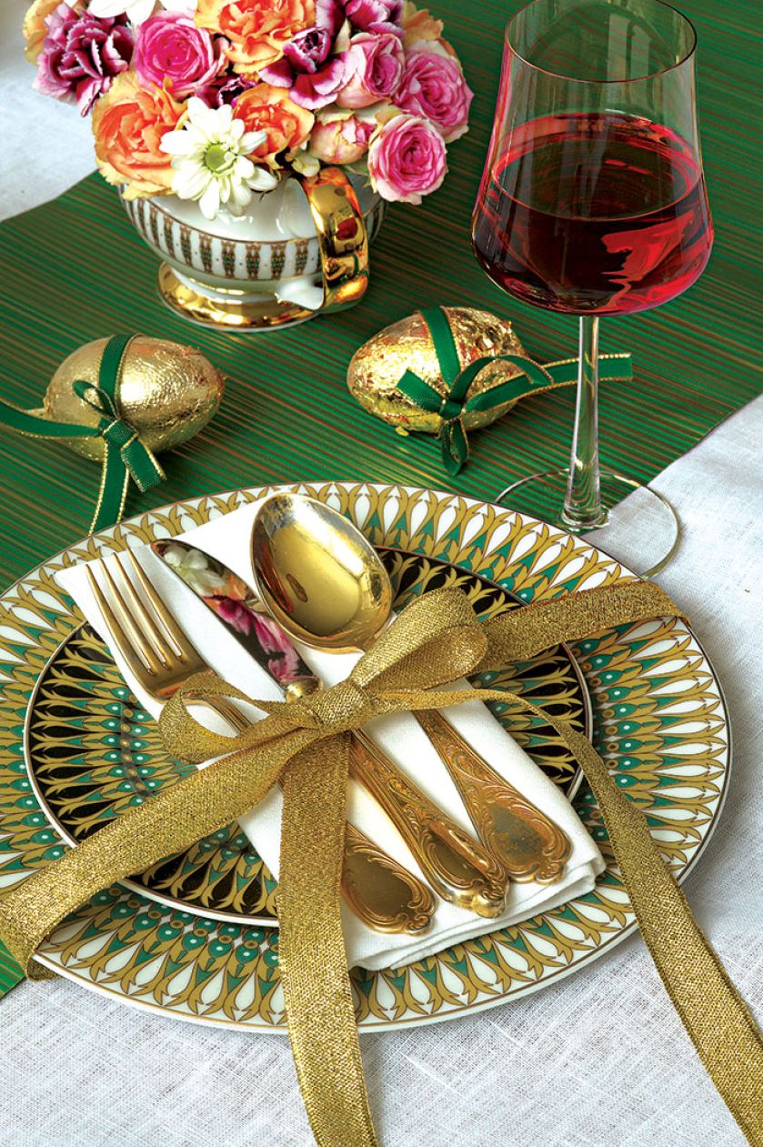 Porcelana Astra India - Polskie Fabryki Porcelany Ćmielów i Chodzież S.A., kryształy - Huta Szkła Julia, obrus - Świat